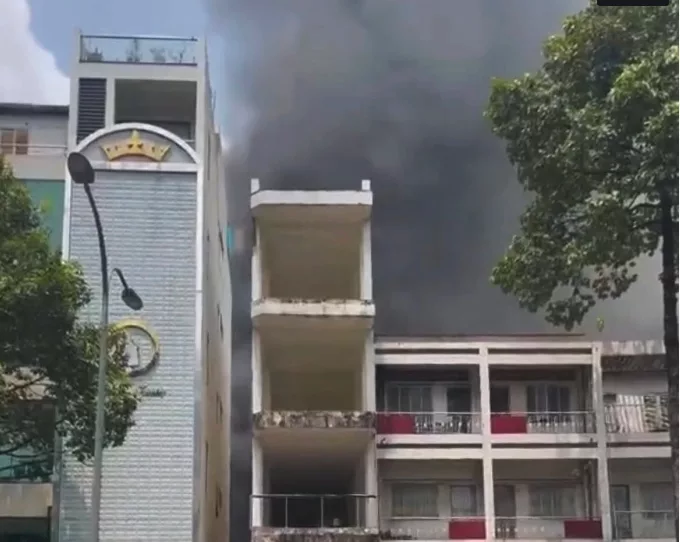 Cháy dãy nhà ở TP HCM